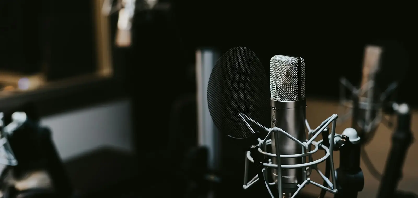 Grabación de un episodio de Perfectos Podcast en el estudio