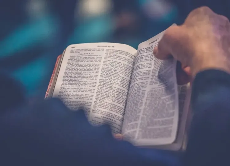 Una Biblia abierta