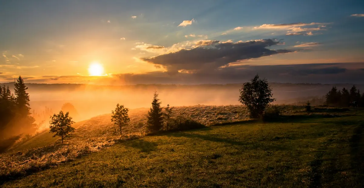Amanecer sobre el campo